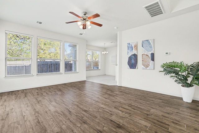 2410 Great Oaks DR 401, Round Rock, TX 78681