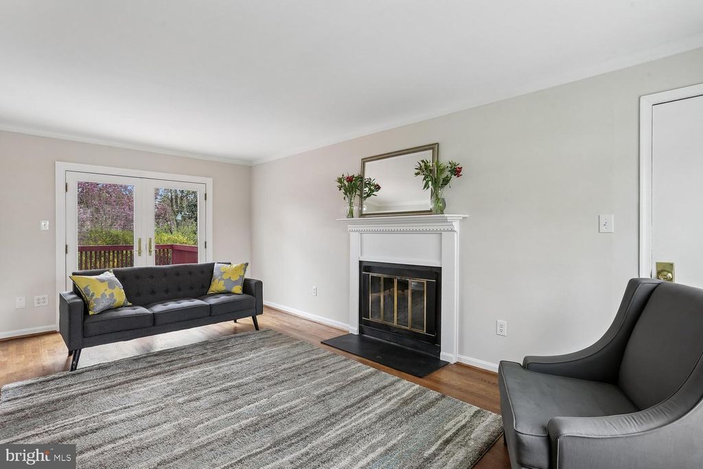 Image 12 of property listing at 11204 TRIPPON CT, North Potomac, MD 20878