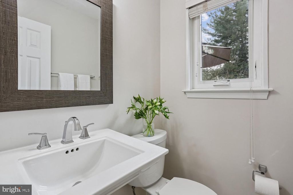 Image 14 of property listing at 11204 TRIPPON CT, North Potomac, MD 20878