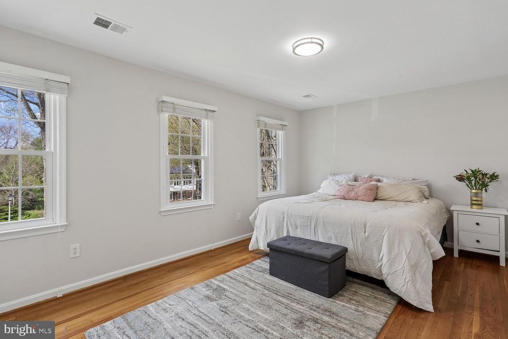 Image 15 of property listing at 11204 TRIPPON CT, North Potomac, MD 20878