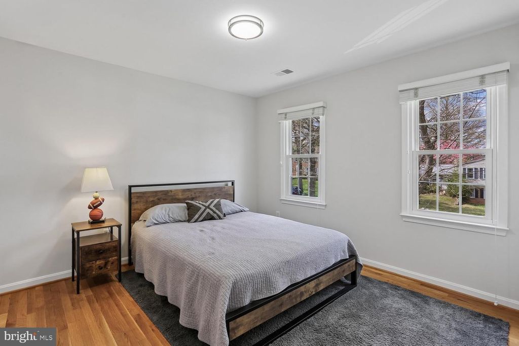 Image 18 of property listing at 11204 TRIPPON CT, North Potomac, MD 20878