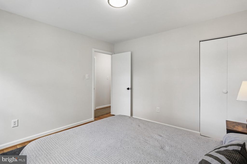 Image 19 of property listing at 11204 TRIPPON CT, North Potomac, MD 20878