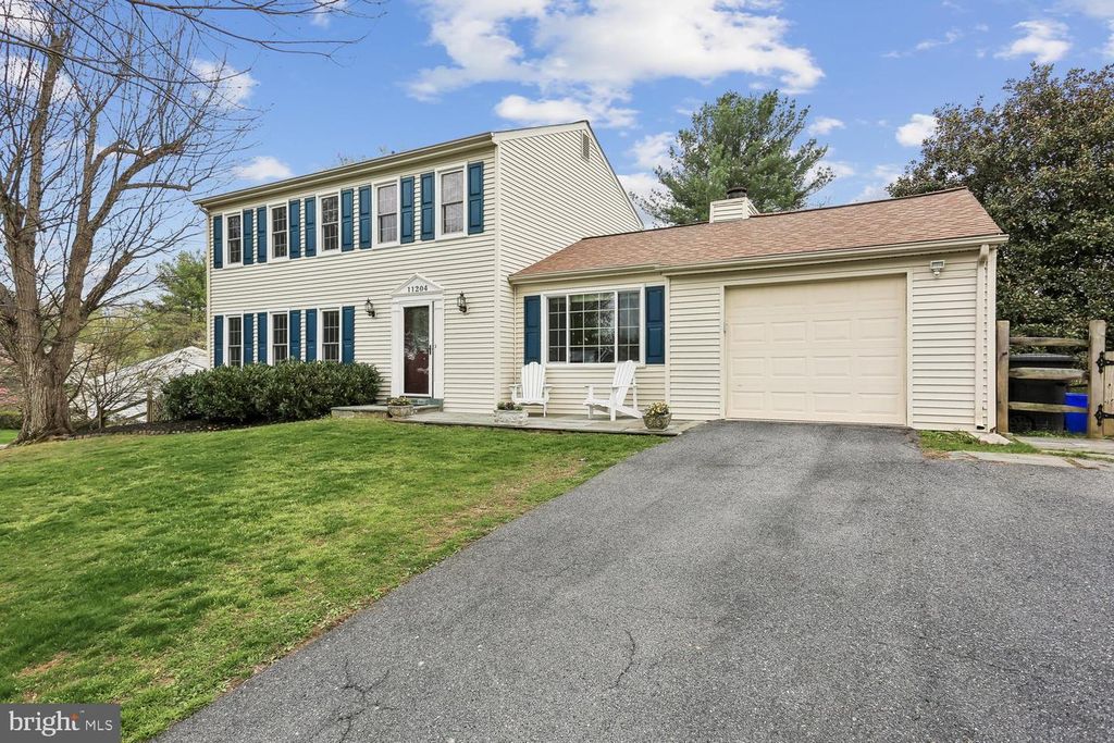 Image 2 of property listing at 11204 TRIPPON CT, North Potomac, MD 20878