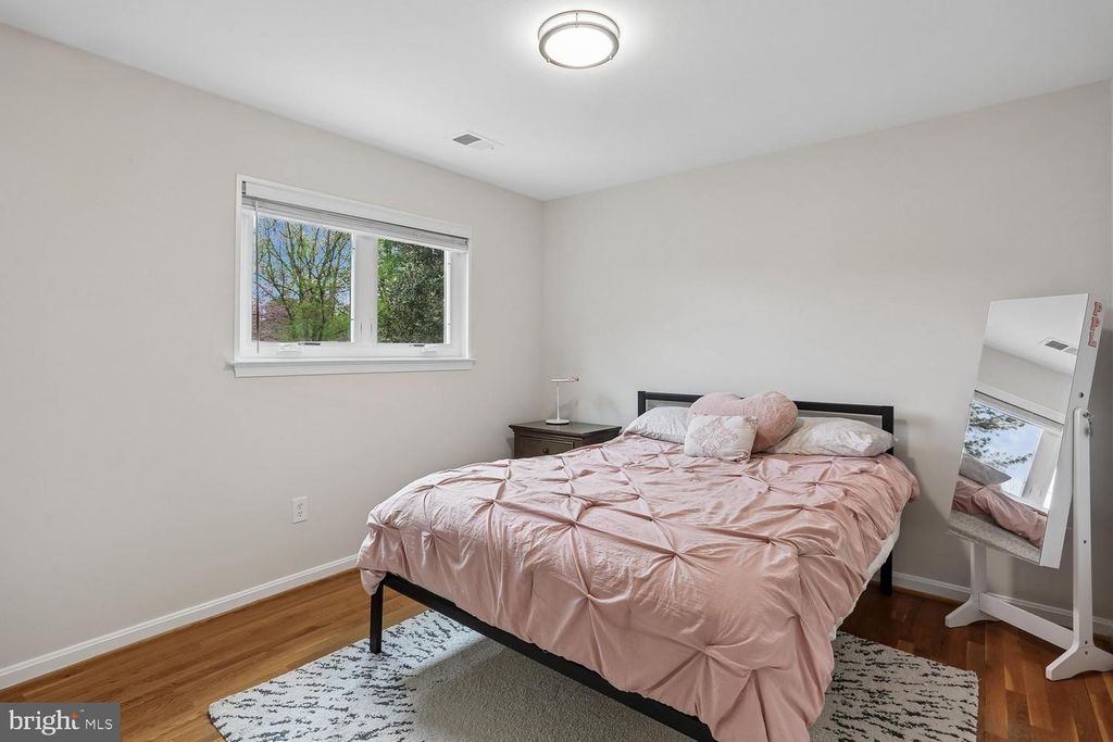 Image 20 of property listing at 11204 TRIPPON CT, North Potomac, MD 20878