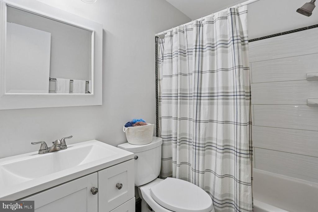 Image 22 of property listing at 11204 TRIPPON CT, North Potomac, MD 20878