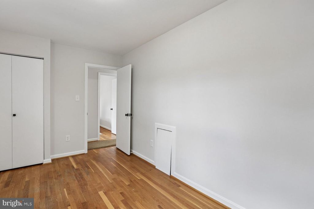 Image 24 of property listing at 11204 TRIPPON CT, North Potomac, MD 20878