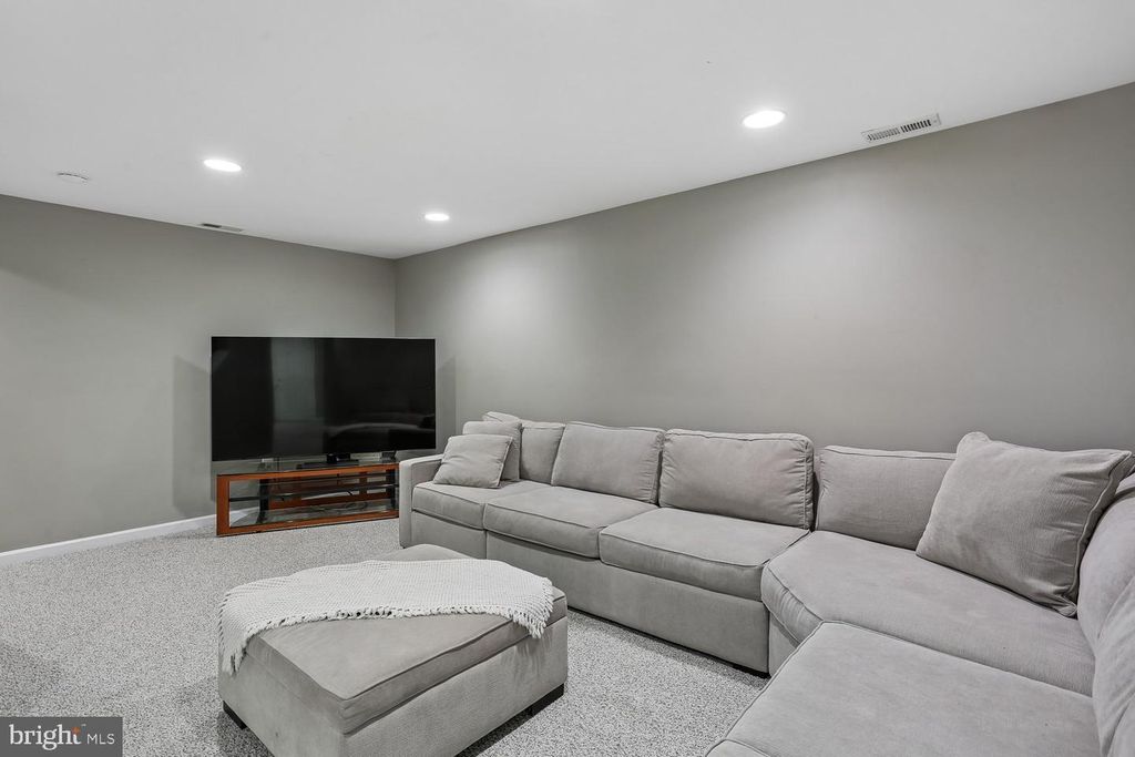 Image 25 of property listing at 11204 TRIPPON CT, North Potomac, MD 20878