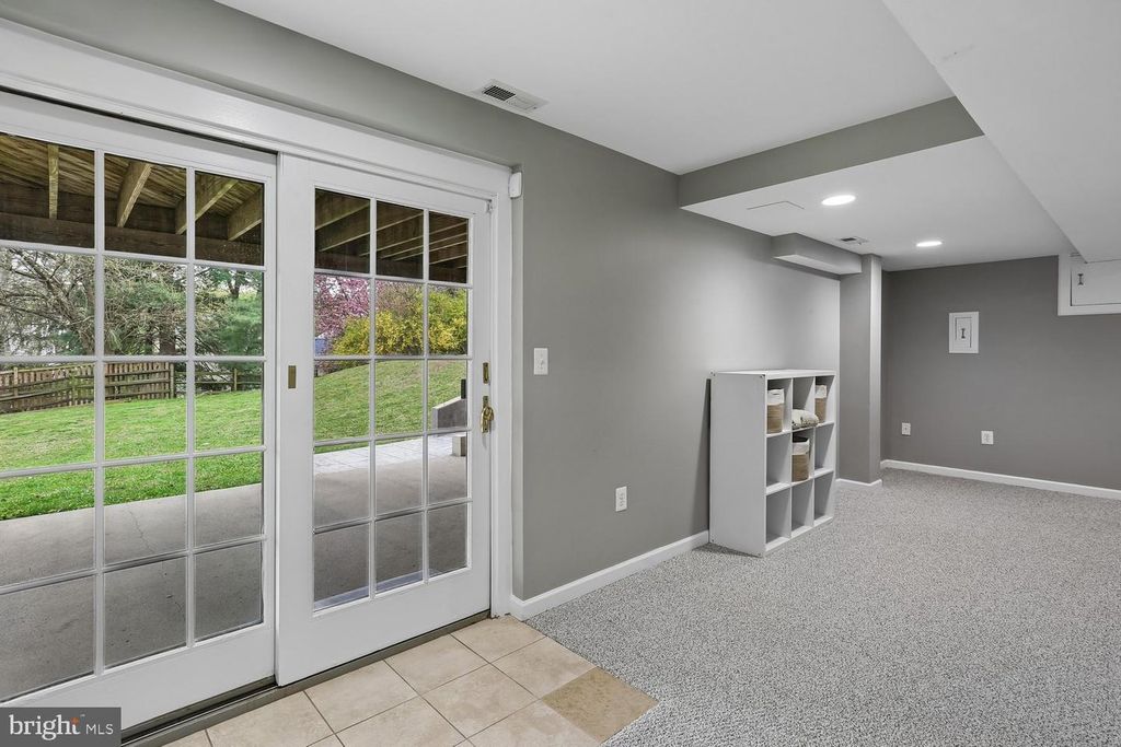 Image 27 of property listing at 11204 TRIPPON CT, North Potomac, MD 20878