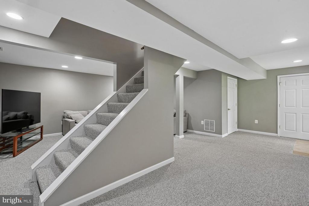 Image 28 of property listing at 11204 TRIPPON CT, North Potomac, MD 20878