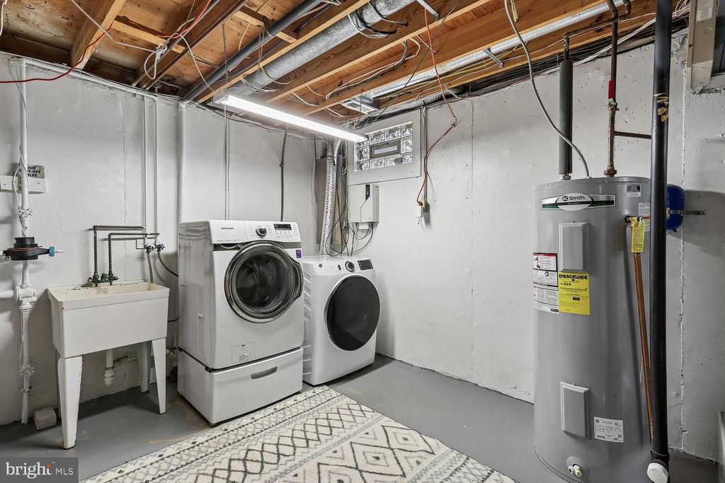 Image 30 of property listing at 11204 TRIPPON CT, North Potomac, MD 20878