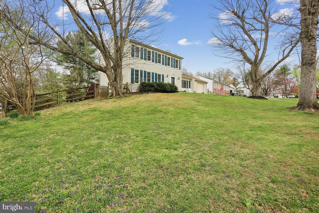 Image 32 of property listing at 11204 TRIPPON CT, North Potomac, MD 20878