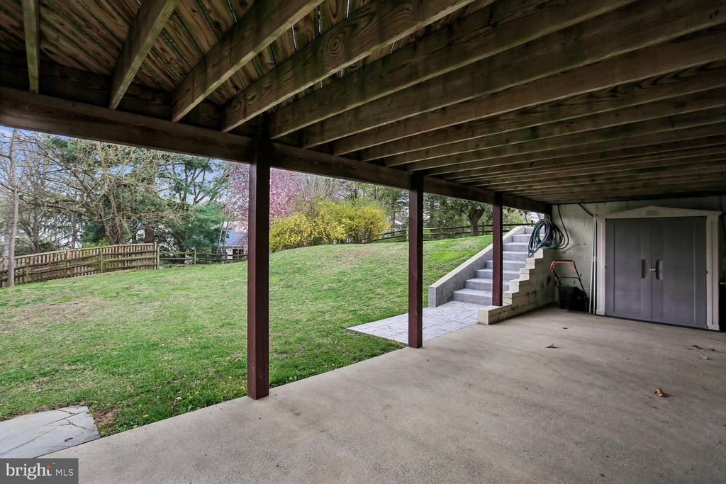 Image 35 of property listing at 11204 TRIPPON CT, North Potomac, MD 20878