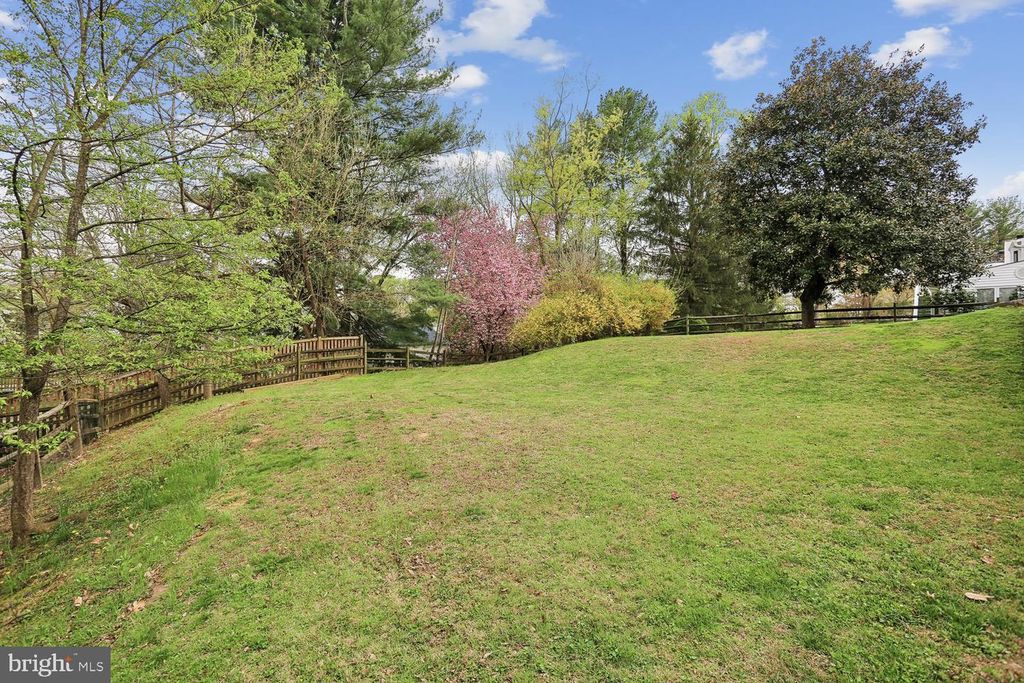 Image 39 of property listing at 11204 TRIPPON CT, North Potomac, MD 20878