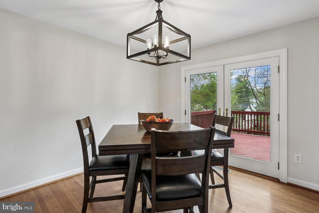 Image 8 of property listing at 11204 TRIPPON CT, North Potomac, MD 20878