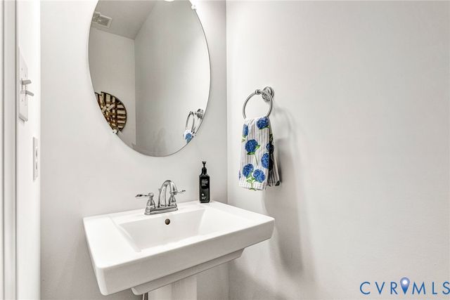 9131 Deerlake Dr, New Kent, VA 23124