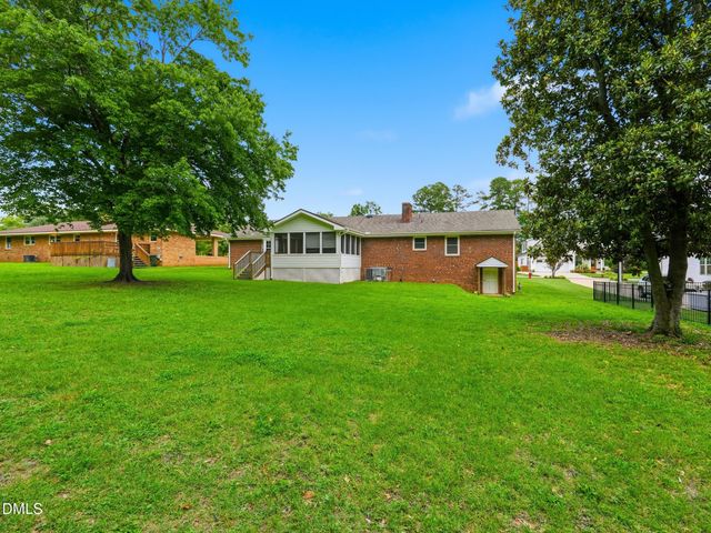 318 Crescent Drive, Clayton, NC 27520