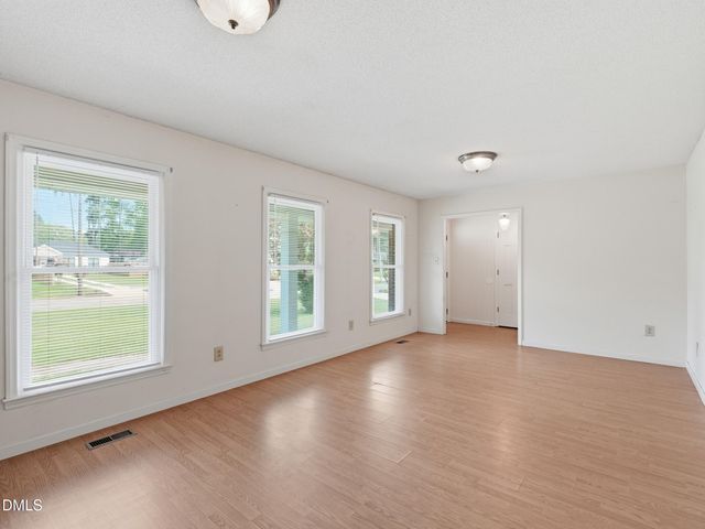 318 Crescent Drive, Clayton, NC 27520
