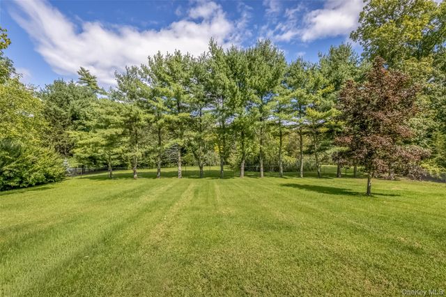 27 Old Mill Road, Esopus, NY 12429