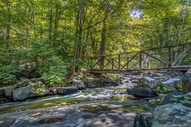 27 Old Mill Road, Esopus, NY 12429