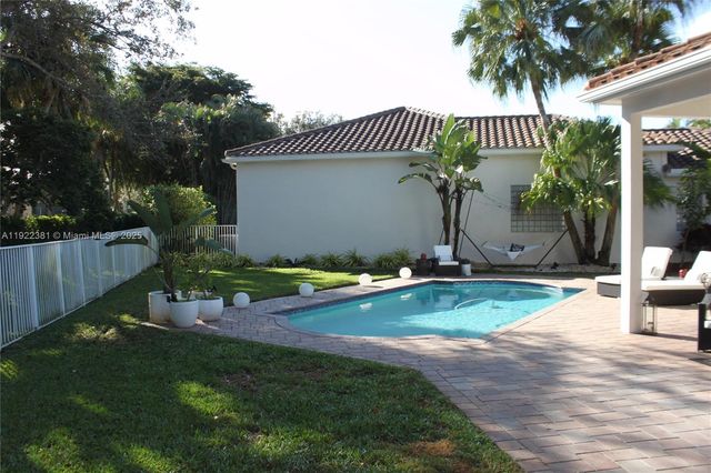 2524 Bay Pointe Ct 2524, Weston, FL 33327