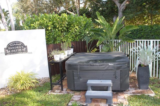 2524 Bay Pointe Ct 2524, Weston, FL 33327