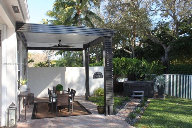 2524 Bay Pointe Ct 2524, Weston, FL 33327