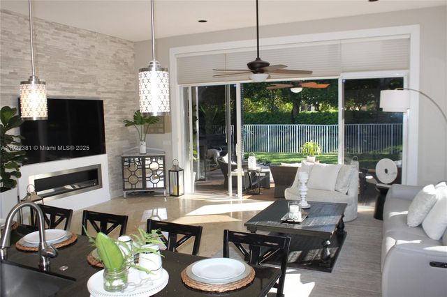 2524 Bay Pointe Ct 2524, Weston, FL 33327