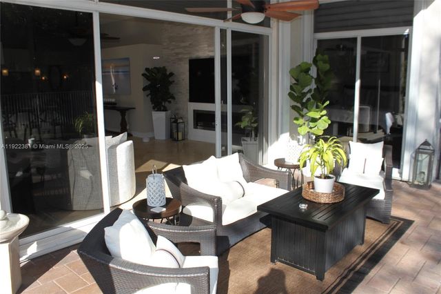 2524 Bay Pointe Ct 2524, Weston, FL 33327