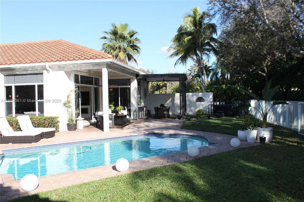 2524 Bay Pointe Ct 2524, Weston, FL 33327