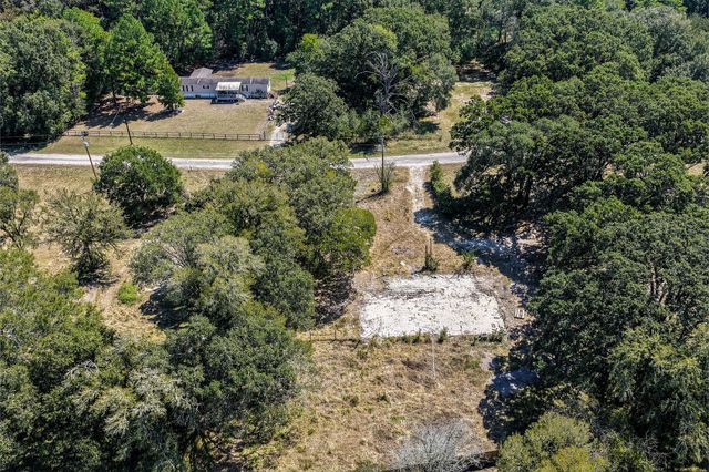15 Creek Point, Huntsville, TX 77320