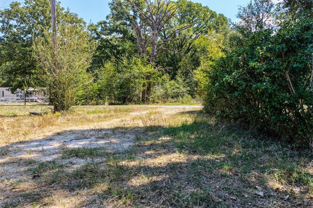 15 Creek Point, Huntsville, TX 77320