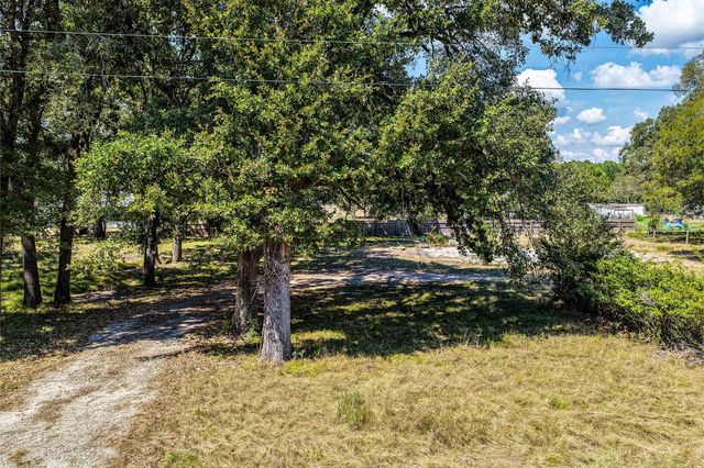 15 Creek Point, Huntsville, TX 77320
