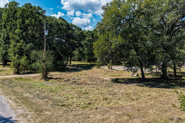 15 Creek Point, Huntsville, TX 77320