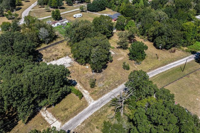 15 Creek Point, Huntsville, TX 77320