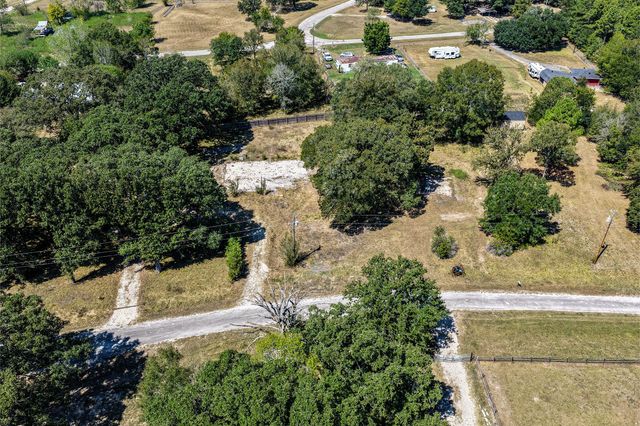 15 Creek Point, Huntsville, TX 77320