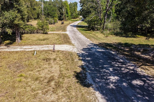 15 Creek Point, Huntsville, TX 77320