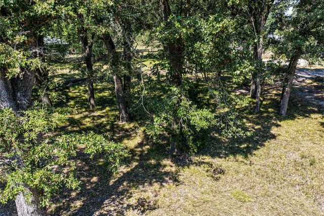 15 Creek Point, Huntsville, TX 77320