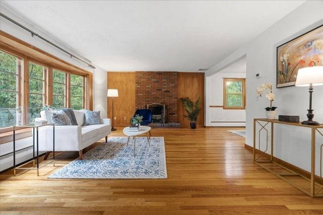 26 Arlington Road, Burlington, MA 01803