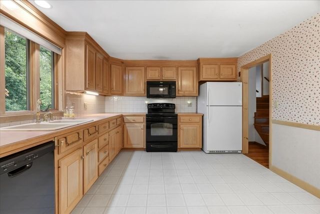 26 Arlington Road, Burlington, MA 01803