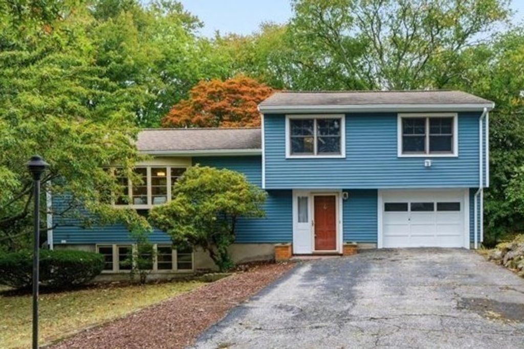 26 Arlington Road, Burlington, MA 01803