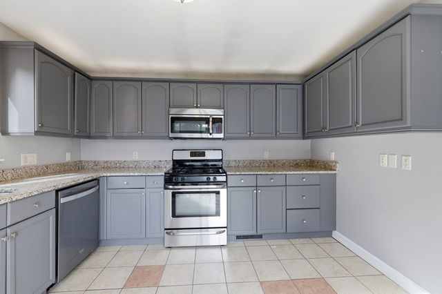 16 Elm St, Reading, MA 01867