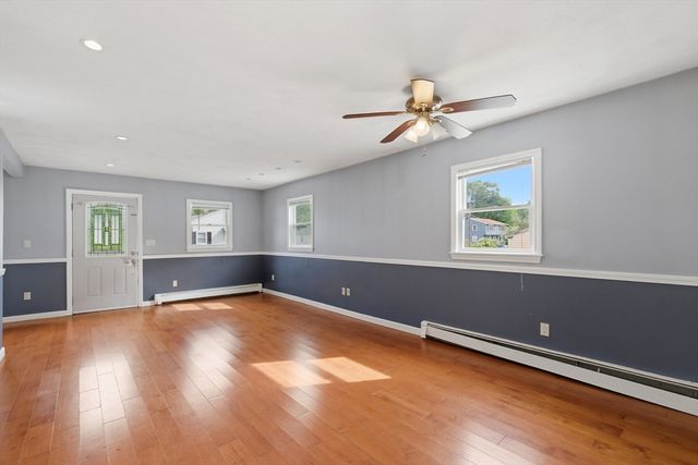 16 Elm St, Reading, MA 01867