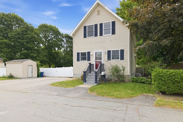16 Elm St, Reading, MA 01867