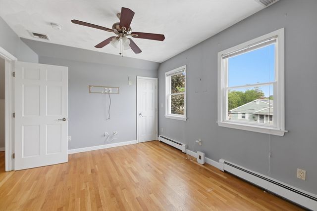 16 Elm St, Reading, MA 01867
