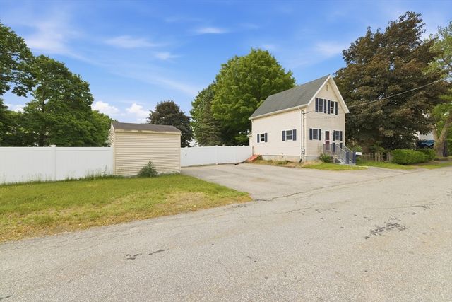 16 Elm St, Reading, MA 01867