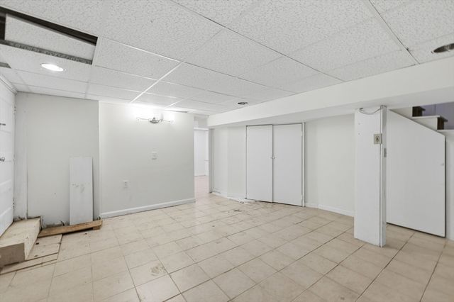 16 Elm St, Reading, MA 01867