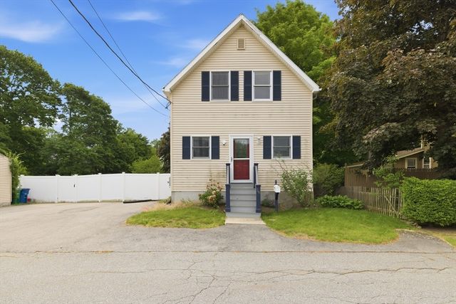 16 Elm St, Reading, MA 01867