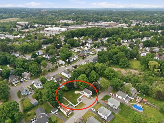 16 Elm St, Reading, MA 01867
