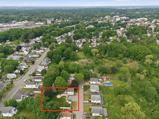 16 Elm St, Reading, MA 01867