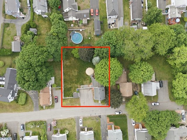16 Elm St, Reading, MA 01867